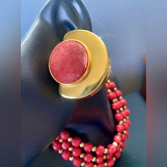 Vintage Carved Red & Glass Beaded Necklaces with gold accents earrings - Picture 3 of 12